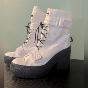 Women's Converse Chuck Taylor All Star White GR 82 Platform Boot-Size 8.5 - new
